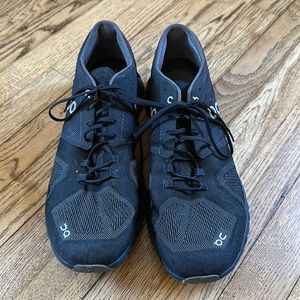 Men’s On Cloud running shoes size 14 worn once great condition